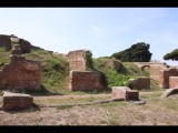 04096 ostia - regio i - insula viii - piccolo mercato (i,viii,1) - raeume auf der westseite - raeume (4), (5), (6) - 09-2023.jpg